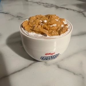 FROSTED FLAKES X GLAMLITE